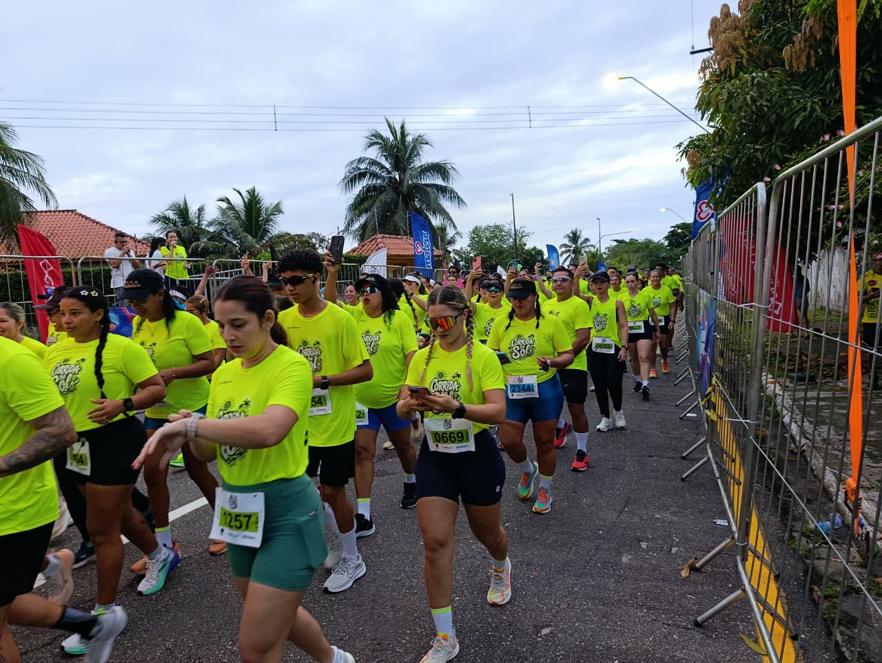 Evento esportivo realizado na Praia do Farol, em Mosqueiro, reuniu centenas de atletas (masculino e feminino).