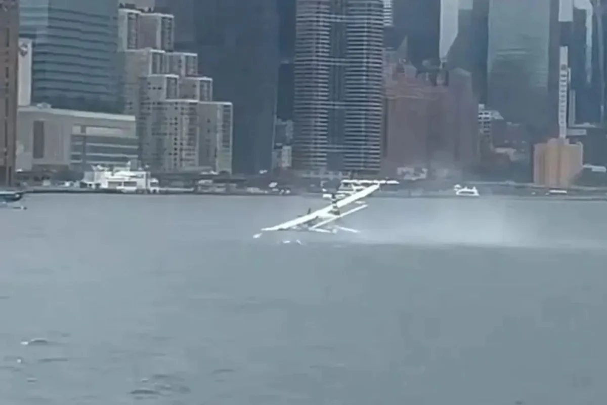 Hidroavião capota no East River com 10 pessoas a bordo e mobiliza resgate em Nova York

