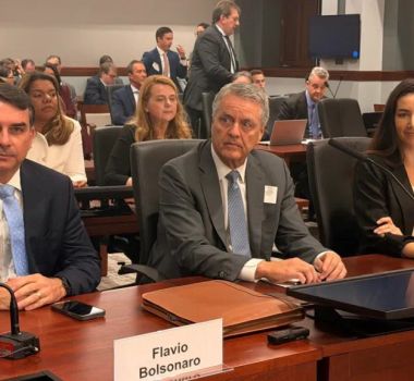 Imagem - Flávio Bolsonaro defende o Pix e ataca Lula e STF em audiência sobre tarifas nos EUA