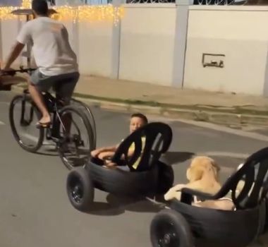 Imagem - Pai viraliza ao criar “trem” caseiro para passear com filhos e cachorro à noite