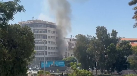 Bombas atingem entorno de hotel onde Macron está hospedado na Síria