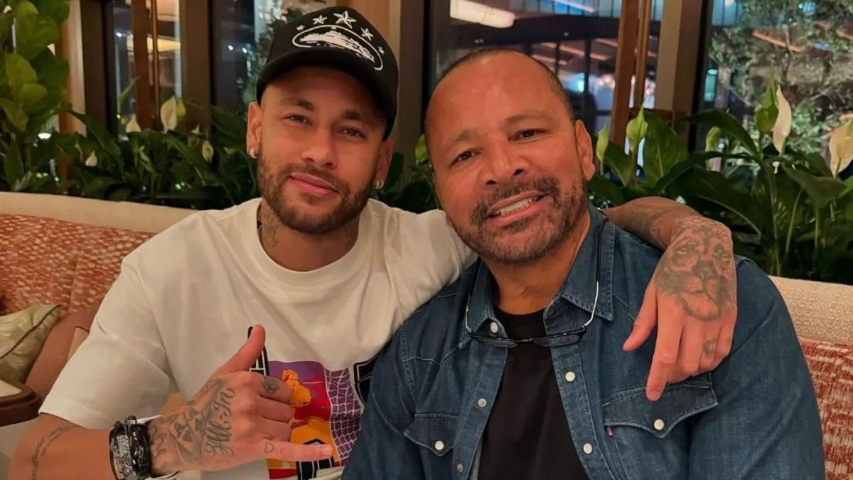 Imagem - Pai de Neymar pede para filho seguir no futebol: 'Volte a sorrir dentro de campo'