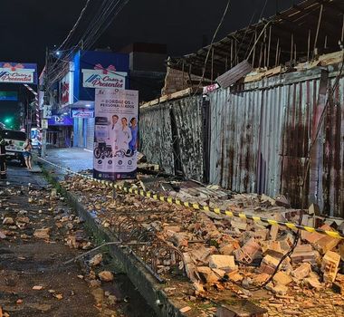 Imagem - Fachada de conjunto de lojas desaba no centro de Castanhal