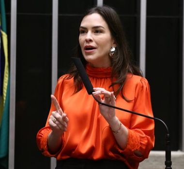 Imagem - Câmara aprova prioridade para mães solo em vagas de emprego no Sine