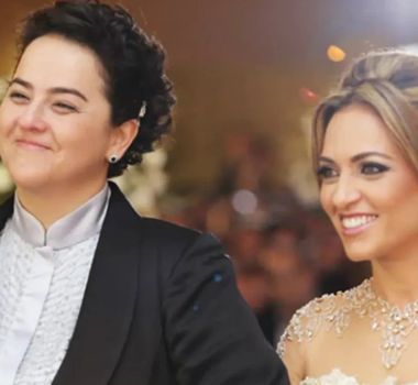 Imagem - 'Louvo a Deus por não estar com eles', diz pastora lésbica sobre ataques após fundar igreja inclusiva