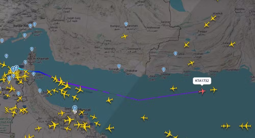 Rota do voo KTA1732, que desapareceu no mar antes de chagar ao destino final, Karachi.