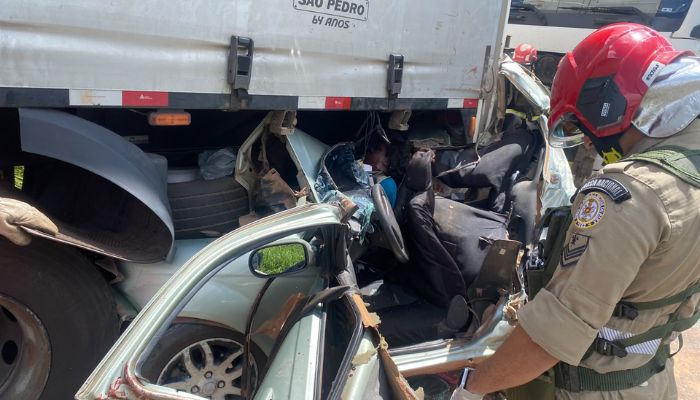 Colisão entre duas carretas e carro deixa duas mulheres mortas e dois feridos graves na PA-150