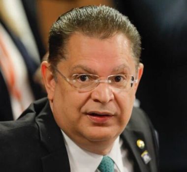 Imagem - PF aponta que Sóstenes e outros dois deputados do PL atuaram como "laranjas" de Valdemar em emendas sob investigação