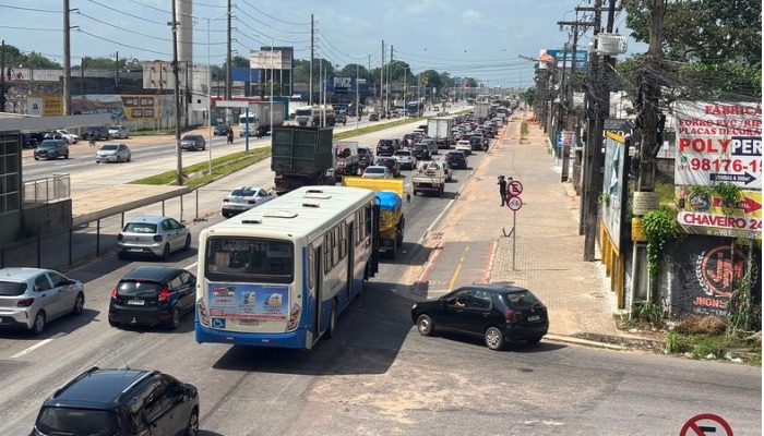 (Confira a movimentação do trânsito na saída de Belém nesta sexta-feira)
