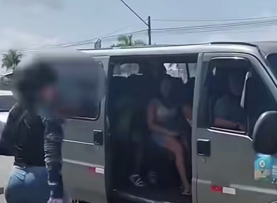 Confusão em van termina com denúncia de cobrança indevida para criança autista em Belém