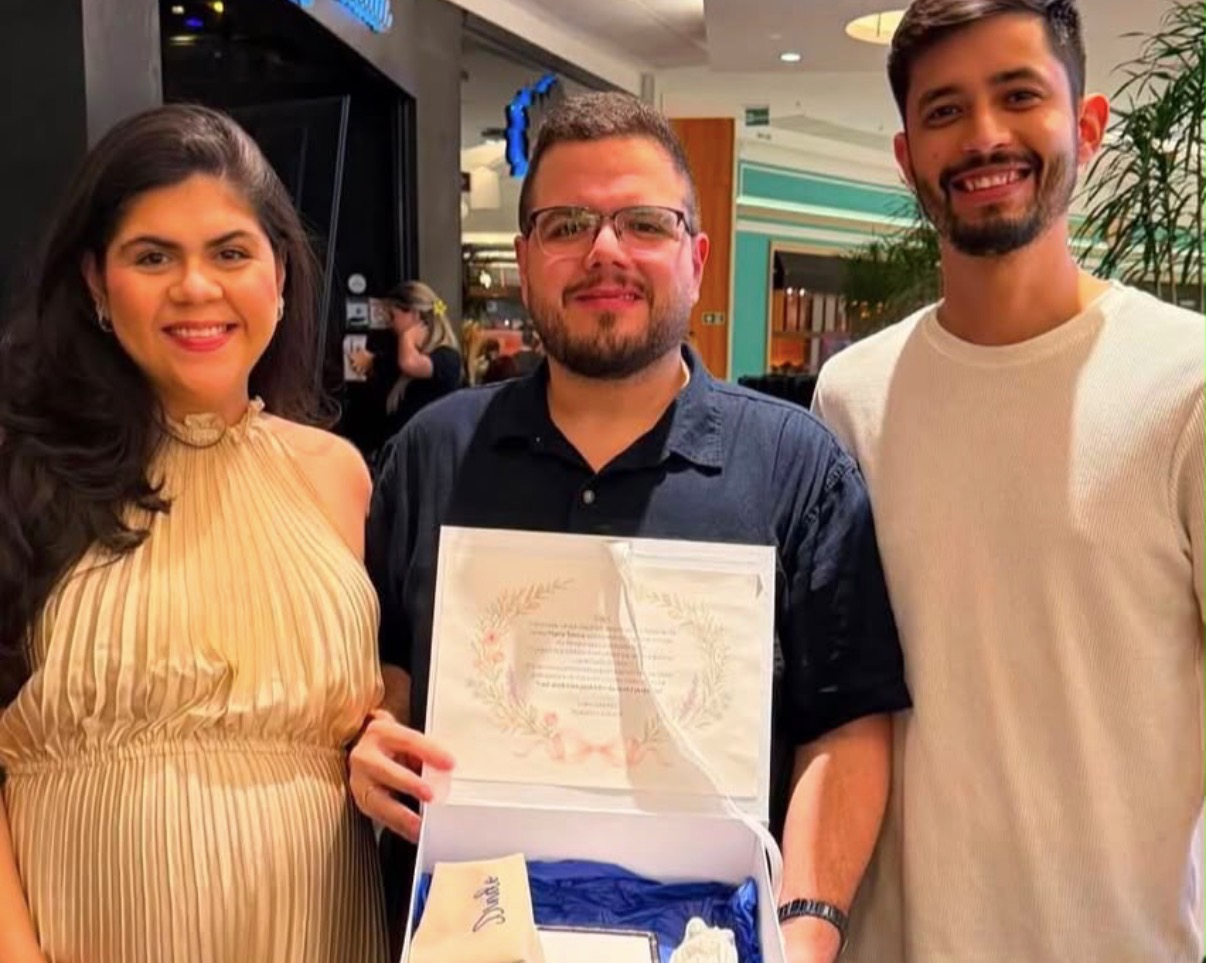 João Baptista Salomão foi escolhido pelos papais, Marcela e Gabriel Santos, para ser padrinho da Maria Teresa, que está chegando! 

