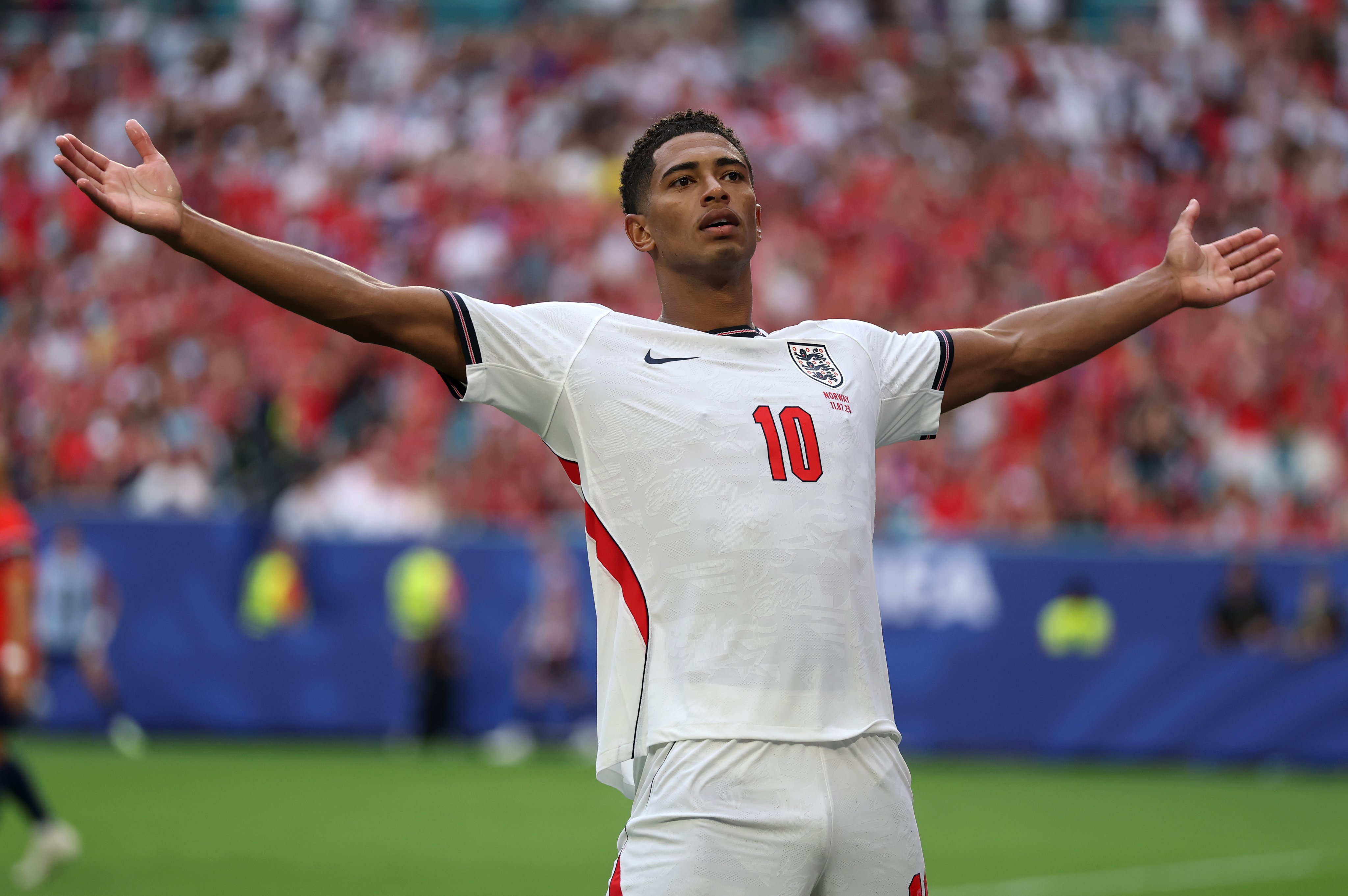 Jude Bellingham marcou os dois gols dos ingleses - 