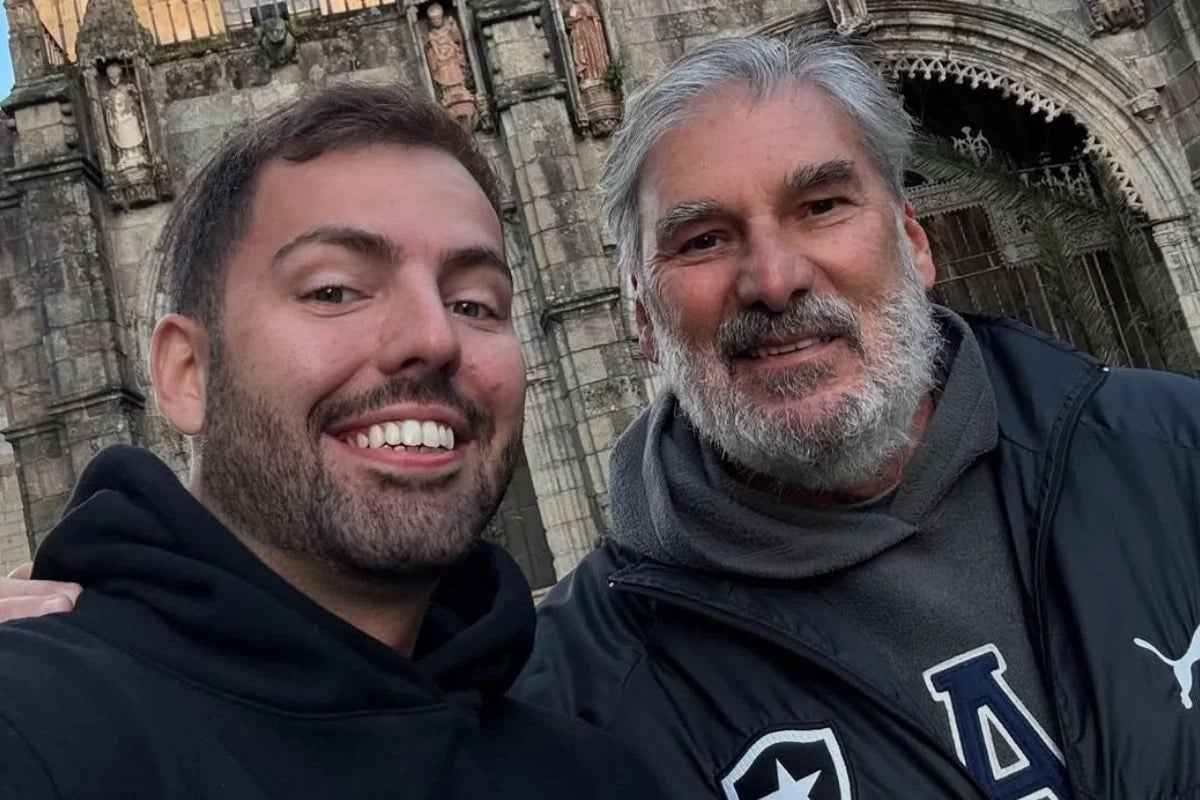 Matheus grava vídeos com seu pai, o Seu Zé - 