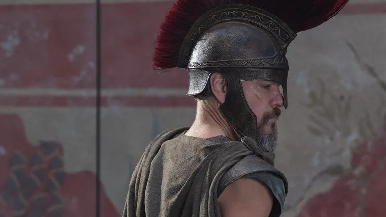 Matt Damon aparece caracterizado como o personagem Ulisses, protagonista do épico de ação mitológica.