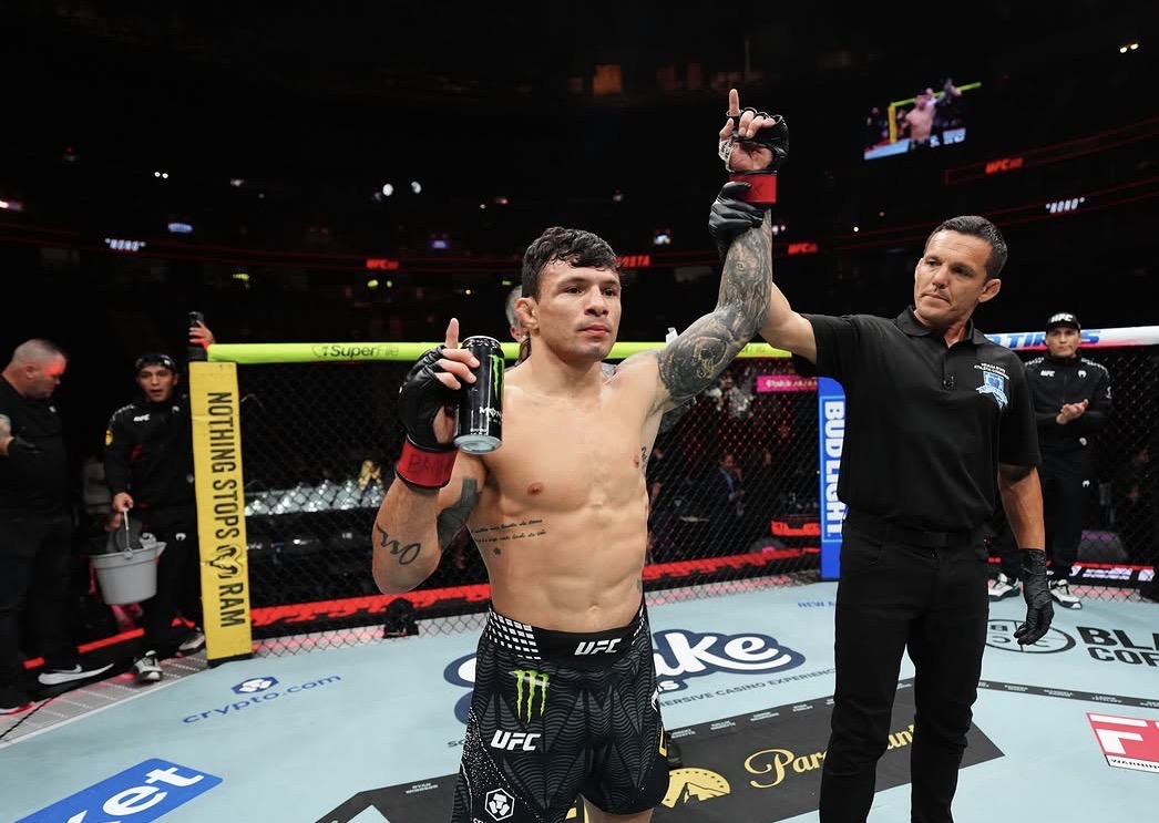 Alessandro ‘Nono’ finaliza adversário no UFC 329 e emplaca terceira vitória consecutiva