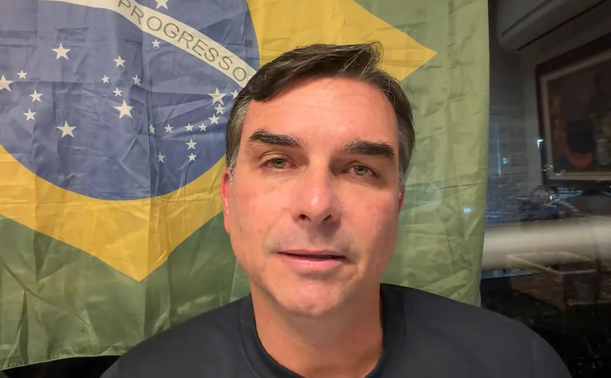 (Flávio Bolsonaro, senador da República) 