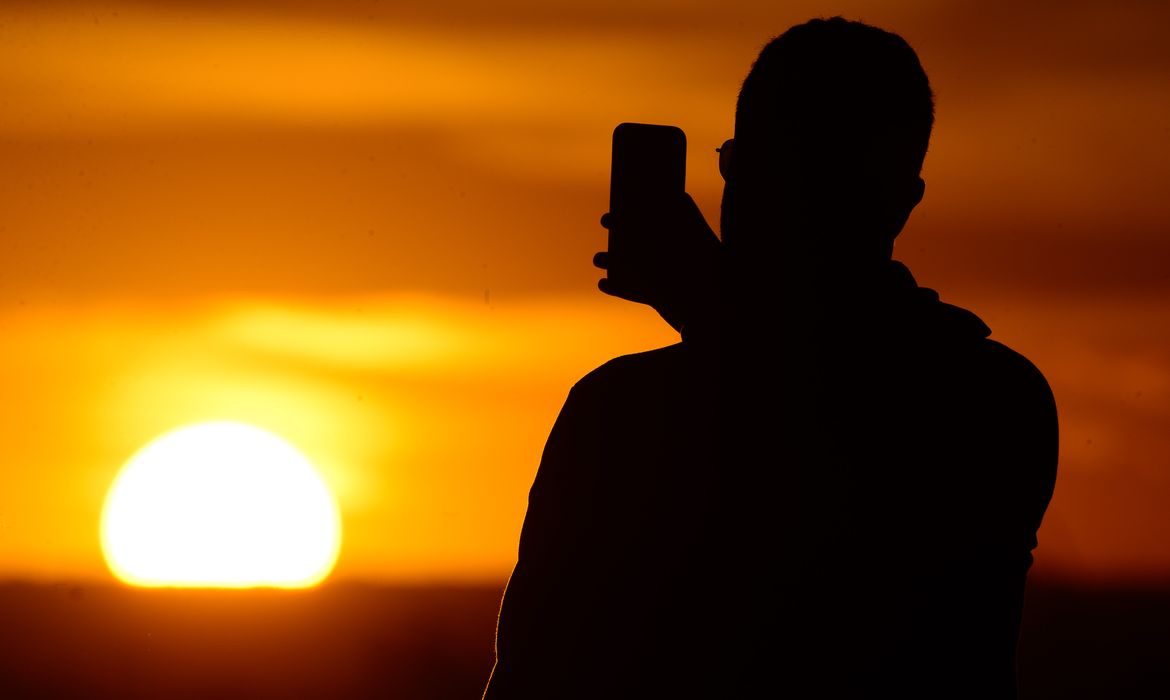 Calor intenso aumenta riscos à saúde e exige medidas de prevenção