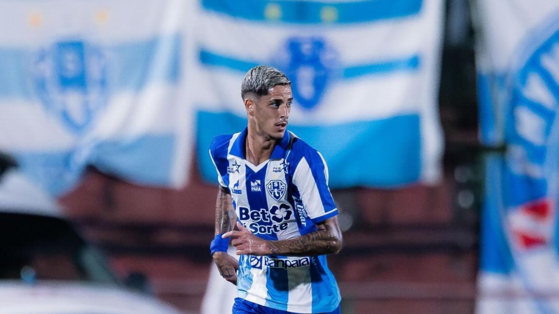 Lateral-direito JP Galvão.