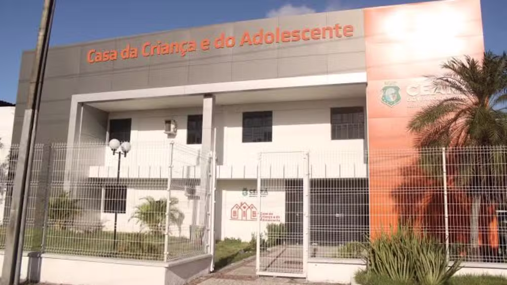 O caso ocorreu no bairro Dionísio Torres, em Fortaleza, e chocou a comunidade local pela brutalidade.