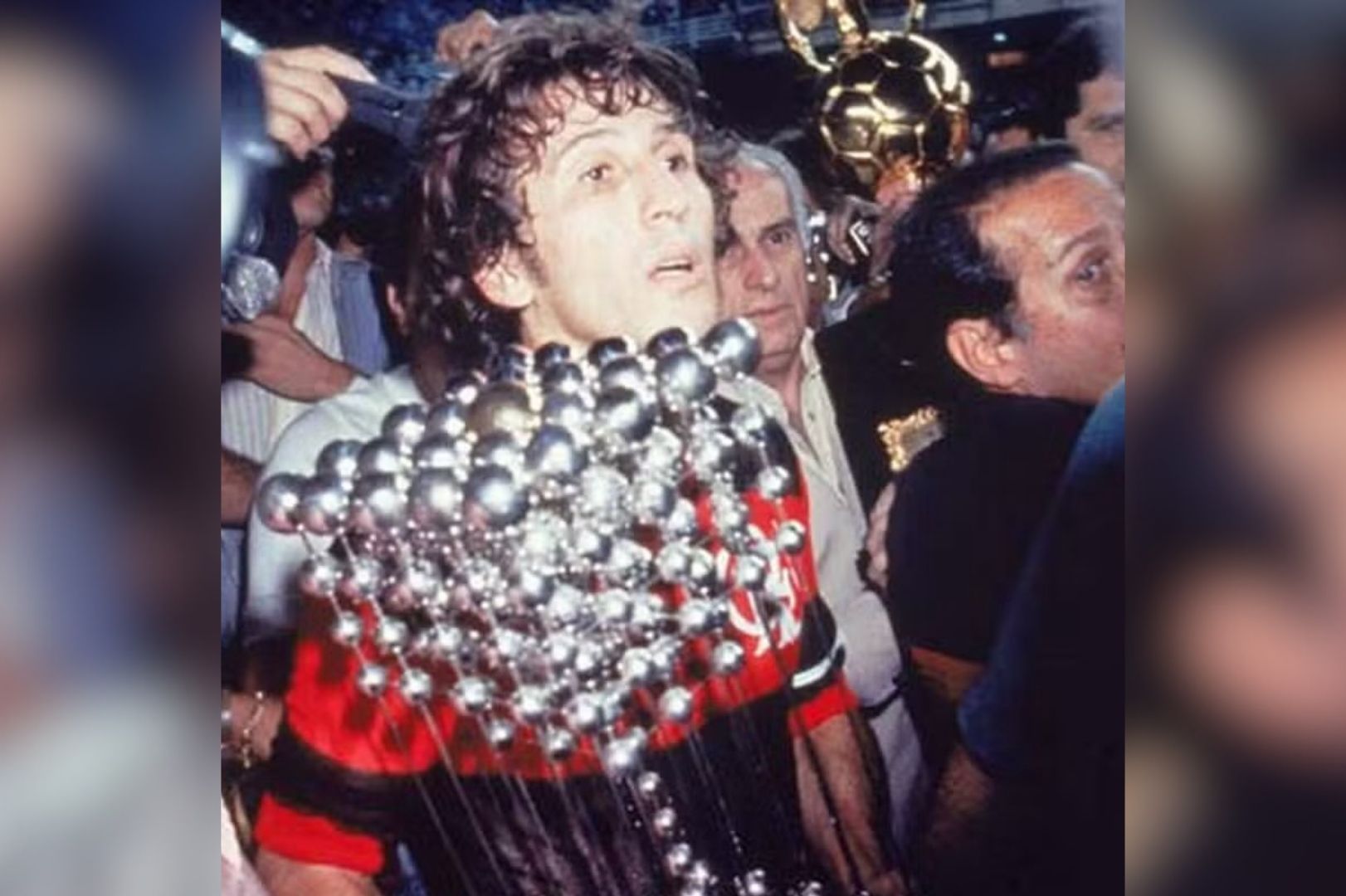 Zico com a Taça das Bolinhas - 