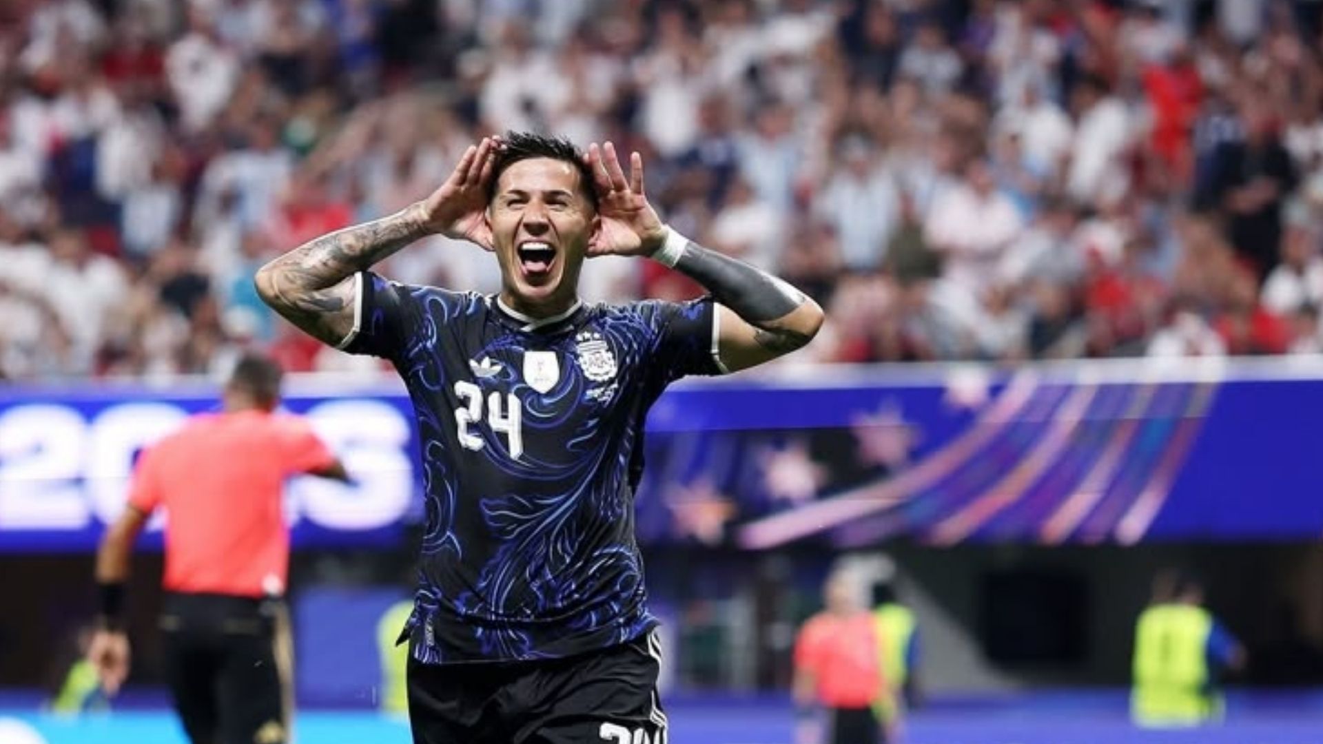 Argentina confirmou sua presença em mais uma decisão de Mundial ao vencer a Inglaterra por 2 a 1.
