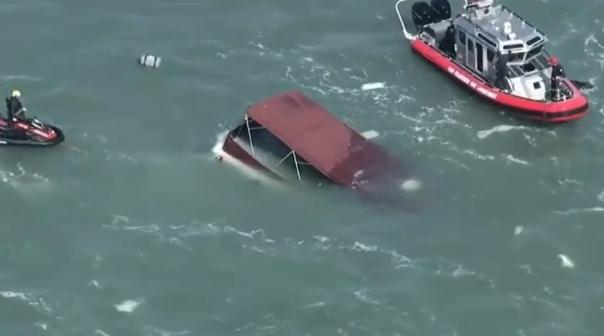 Barco afunda e deixa mortos e desaparecidos na Baía de São Francisco, nos EUA