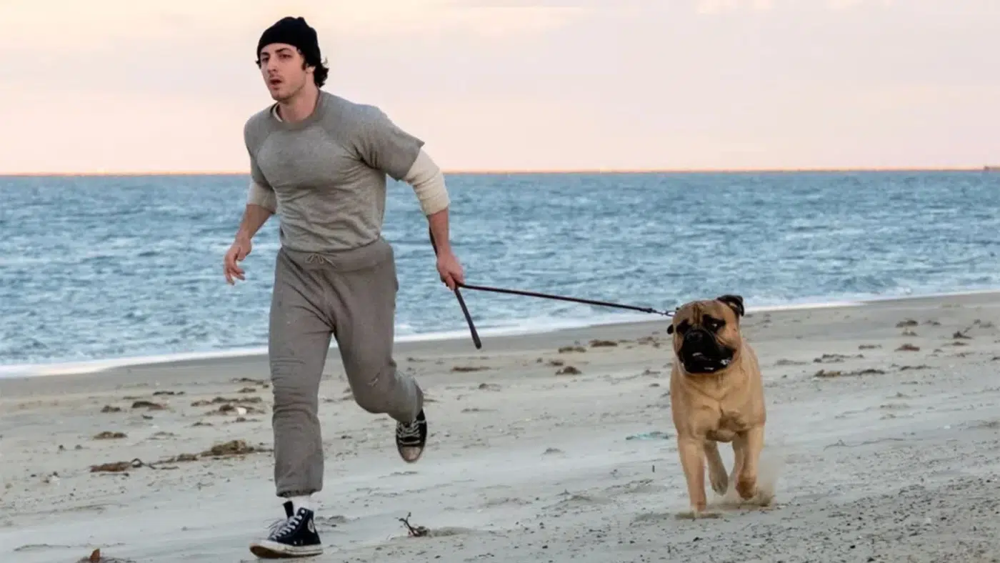 Filme sobre a dura saga de Sylvester Stallone para dar vida a 'Rocky' ganha primeiro trailer