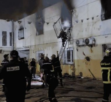 Imagem - Incêndio em abrigo infantil mobiliza bombeiros e deixa rastro de vítimas perto de Argel