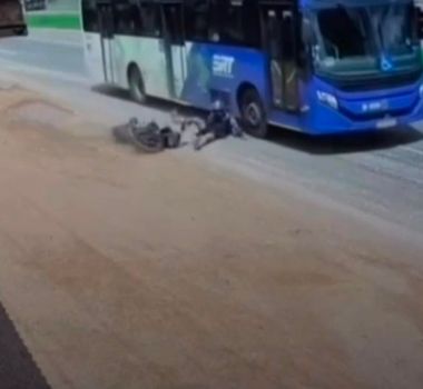 Imagem - Motociclista escapa de atropelamento após ser atingido por ônibus na BR-316, em Belém