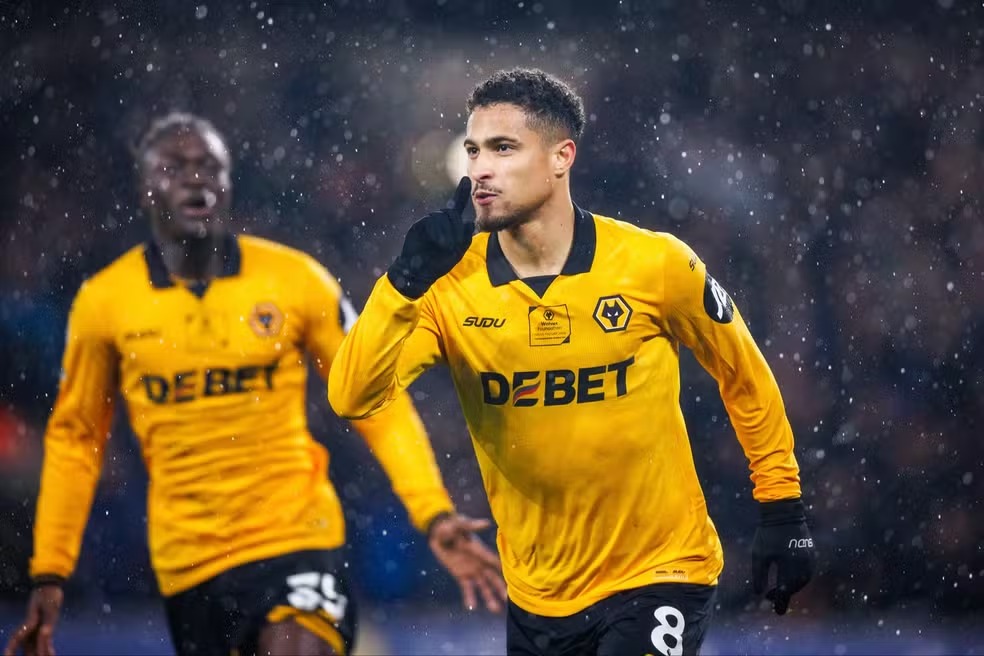 João Gomes atuando pelos Wolves -