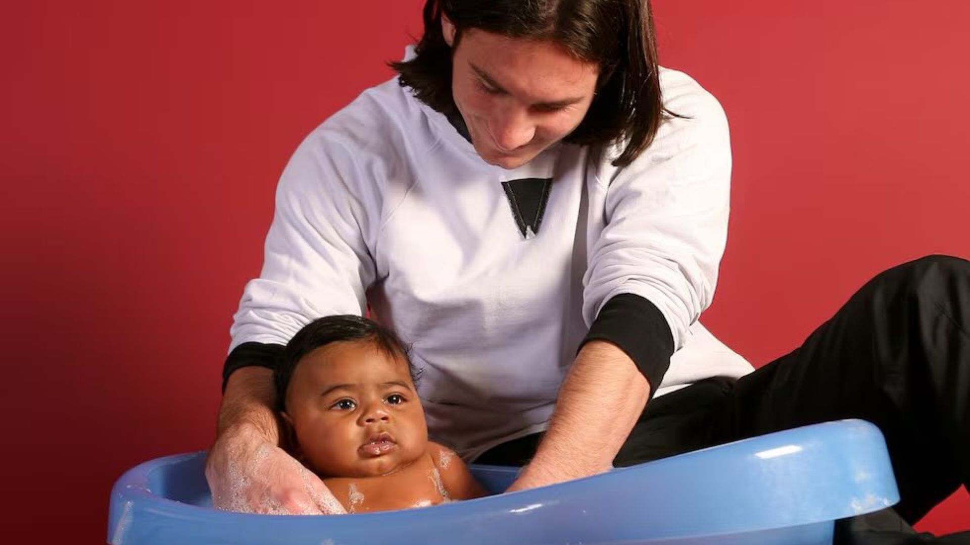 Imagem - Entenda como surgiu a icônica foto de Messi com Lamine Yamal ainda bebê