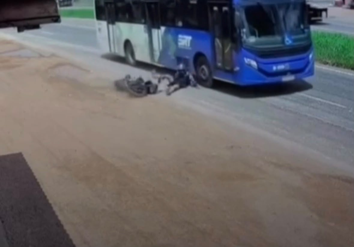 Motociclista escapa de atropelamento após ser atingido por ônibus na BR-316, na Grande Belém