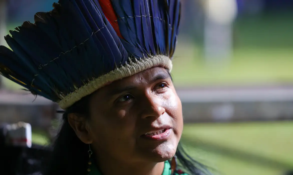 Roupas e acessórios tradicionais agora podem ser usados em fotos de documentos oficiais