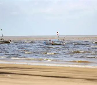 Imagem - Colares proíbe entrada e consumo de bebidas em garrafas de vidro nas praias do município
