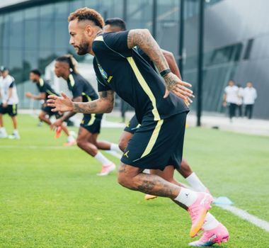 Imagem - Neymar se reapresenta no Santos após vexame do Brasil na Copa do Mundo