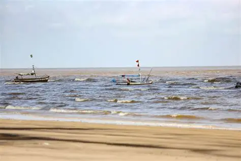 Imagem - Colares proíbe entrada e consumo de bebidas em garrafas de vidro nas praias do município