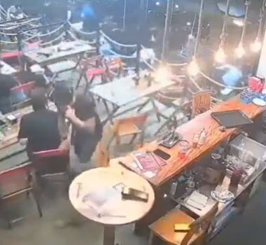 Imagem - Vídeo: ataque a tiros em loja de conveniência deixa dois mortos e três feridos no Paraná