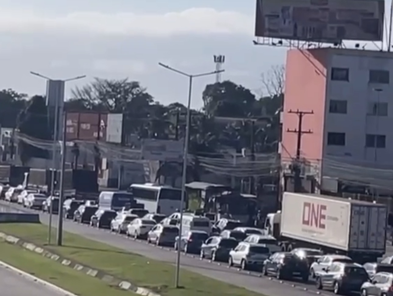 Trânsito na BR-316, saída de Belém - 