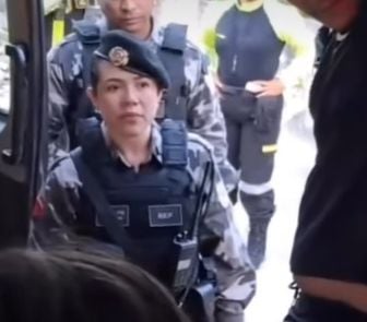 Imagem - Van clandestina sem freio é flagrada durante fiscalização em Mosqueiro
