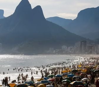 Imagem - MPF pede suspensão do Tolerância Zero nas praias do Rio; prefeito critica ação