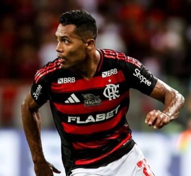 Imagem - Alex Sandro renova contrato com o Flamengo até 2027 após decepcionante Copa do Mundo