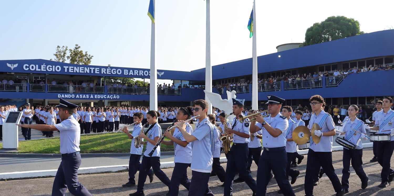(A instituição oferece Ensino Fundamental completo e Ensino Médio, com forte ênfase em padrões acadêmicos elevados.)