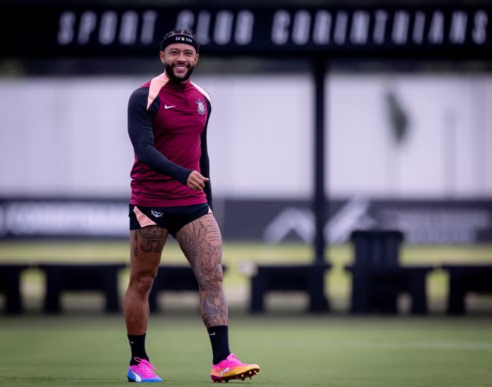 Depay treinando pelo Corinthians -
