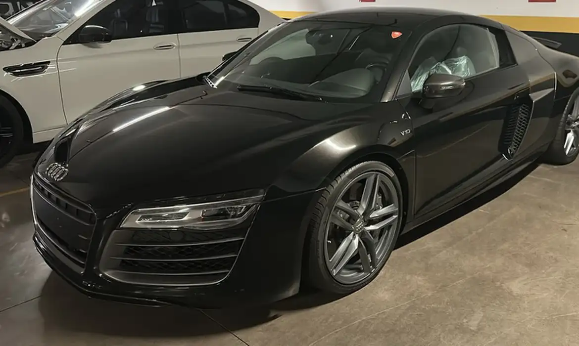 Imagem - PF apreende carros de luxo em operação contra Careca do INSS