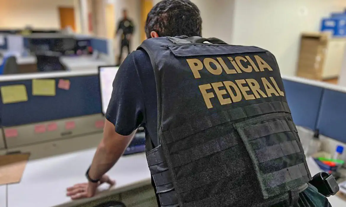 Imagem - PF cumpre mandados contra suspeitos de desviar R$ 45 milhões de contas