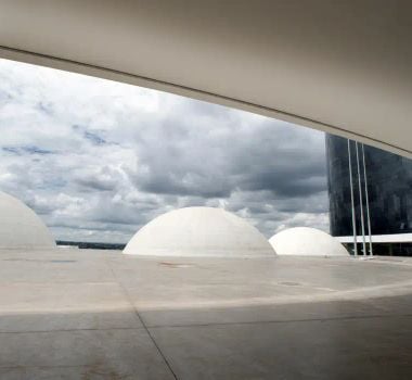 Imagem - PT aciona TSE contra Flávio Bolsonaro sobre urnas eletrônicas