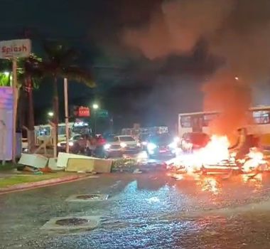 Imagem - Protesto com fogo e bloqueio de vias causa transtornos na Augusto Montenegro, em Belém