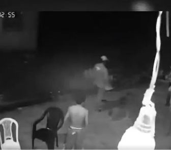 Imagem - Vídeo mostra momento em que casal encontrado morto em Ananindeua, é levado por homens armados