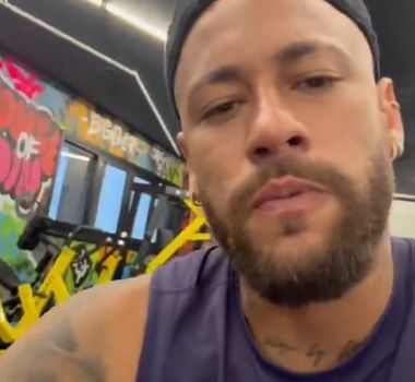 Imagem - Neymar rebate críticas por participar de torneio de pôquer antes de treino no Santos