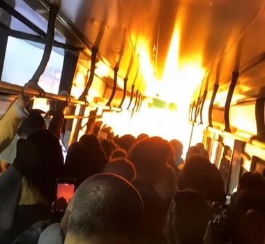 Imagem - Falha elétrica causa explosão, interrompe circulação de trens e assusta passageiros em SP